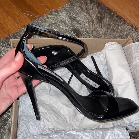 Black Steve Madden heels - Picture 2 of 3